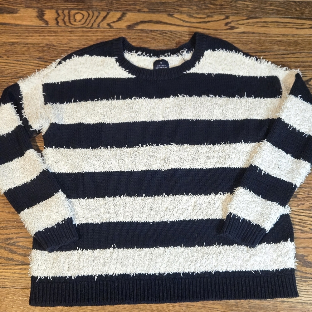 American Eagle vintage boyfriend sweater Size L Crew Neck Long Sleeve